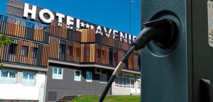 puntos de recarga en parkings de hoteles para coches eléctricos.